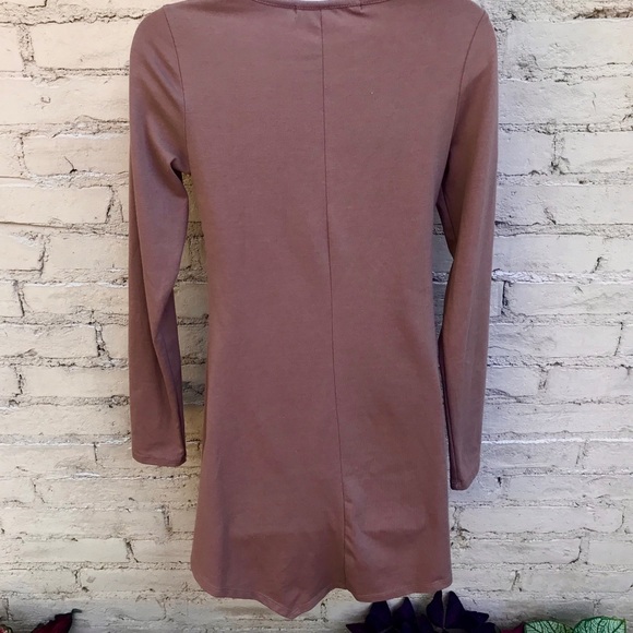 Elegant Basic and Simple V-Neck Dress or T… - Picture 7 of 9